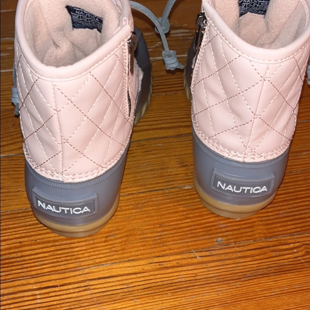 Nautica Duck Boots- Brand NEW CONDITION Only worn for 5 minutes. Size 7